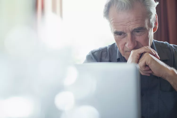 شکاف دیجیتالی می تواند درمان آنلاین را برای افراد مسن کمتر در دسترس قرار دهد.