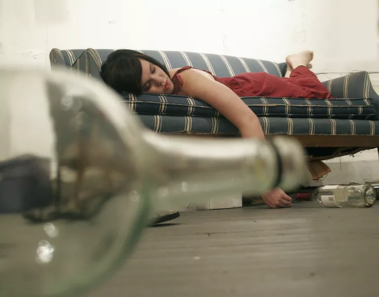 چگونه مصرف سنگین الکل می تواند به عملکرد حافظه آسیب برساند؟