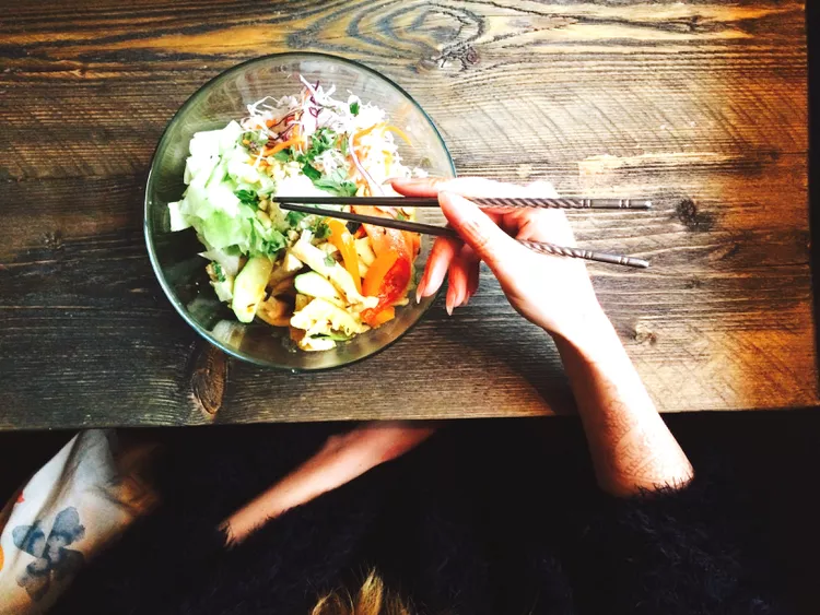 ترس از غذا خوردن در مقابل دیگران